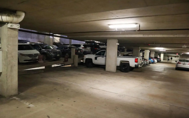 Modern 2BR Apartment Downtown Location