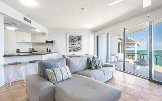 La Promenade Apartments