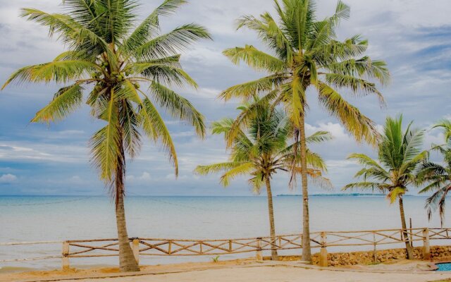 Bahari Beach Castle Lodge