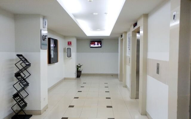 Kalibata Apartment With Sofa Bed Near Shopping Center