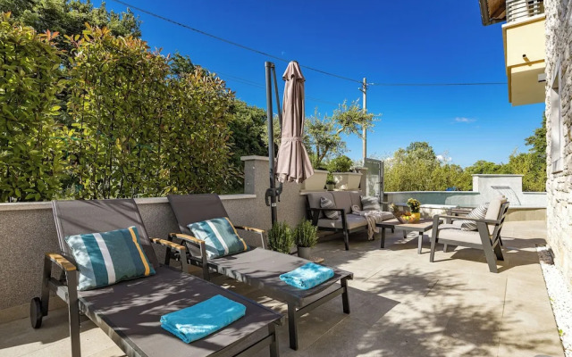Casa Dika Pool & Lounge