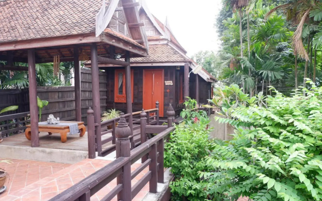 Ayutthaya Garden River Home