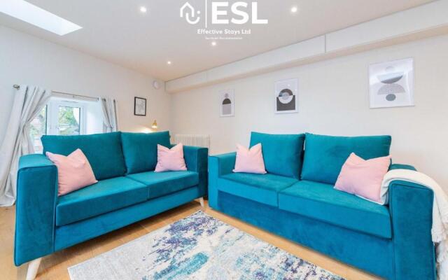 High Quality 2 Bedroom Church Apartment with Free Parking