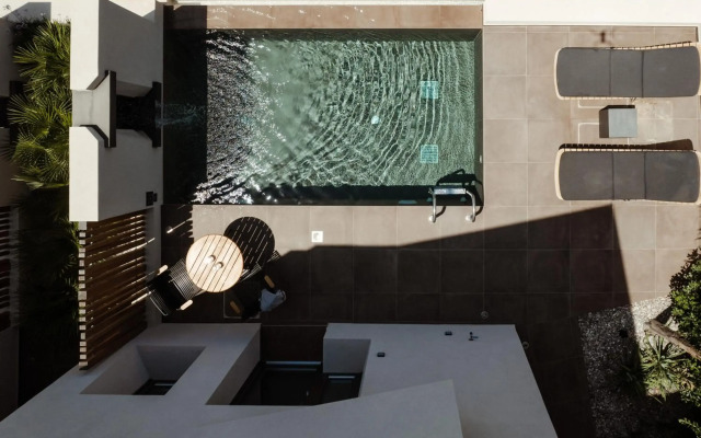 Apikia Santorini Suites - Adults Only