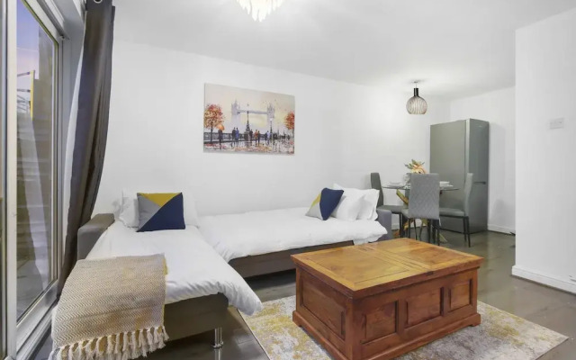 Inviting 2-bed House in Milton Keynes - Netflix