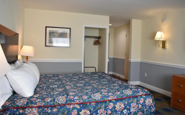 East Norwich Inn