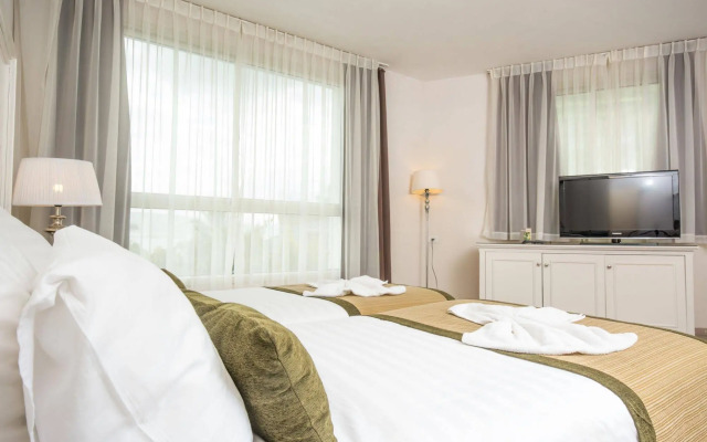 Royal Plaza Hotel