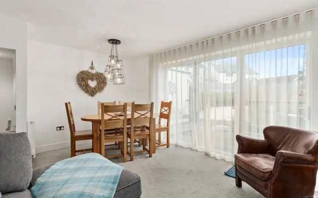 Maes-y-berllan - Close to Village and Beach