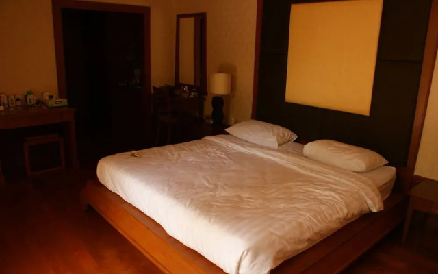 Sirinthara luxury villa