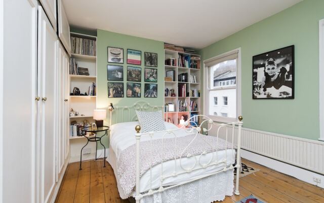 4BR Family Home in Kensington Olympia