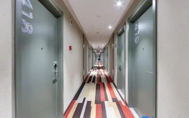 Viewking E-sports Hotel (Changshou Road Wuning Road Metro Station)