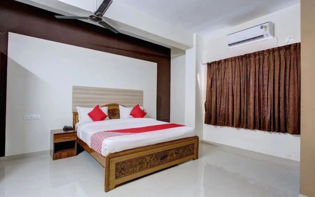 Sri Manis Residency by OYO Rooms