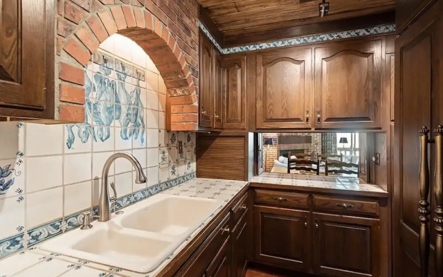 3 BR Penthouse w Hot-tub -mountain Views