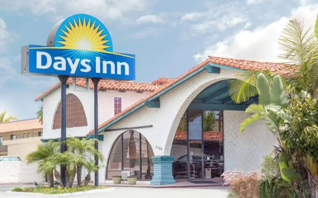 Days Inn By Wyndham Costa Mesa Newport Beach