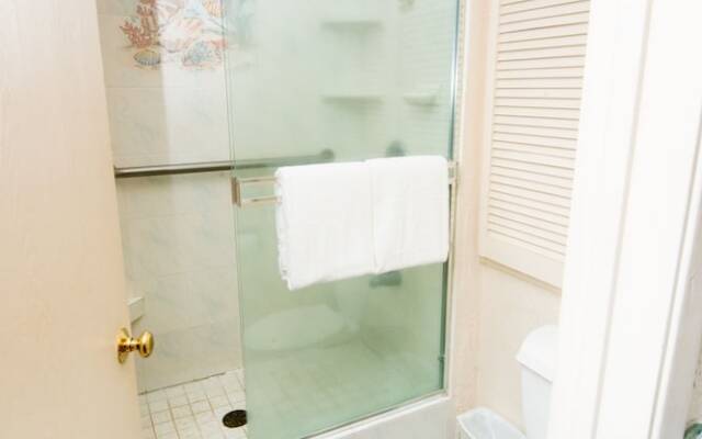 Papakea A403 3 Bedroom Condo by RedAwning