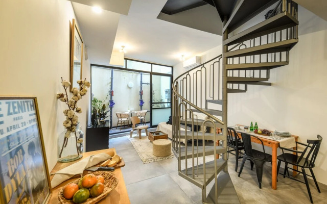 1BR duplex Apt with private Balcony