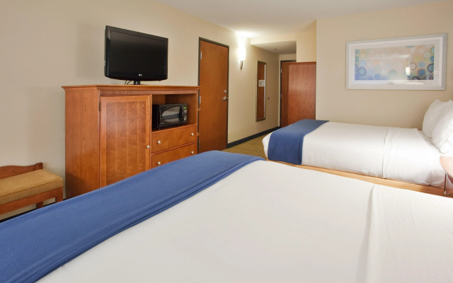 Holiday Inn Express Hotel & Suites Fredericksburg, an IHG Hotel