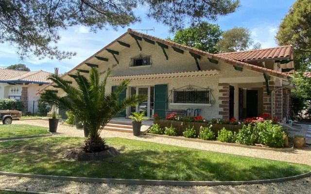 Villa de charme avec piscine à 500m des plages