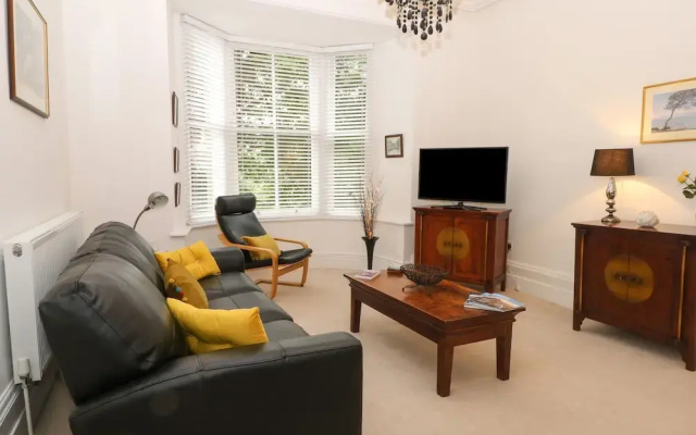 2B Cavendish Villas