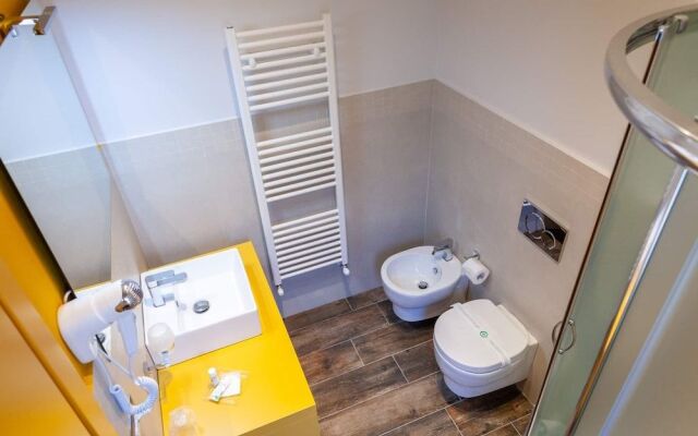 Five Rooms Brolo