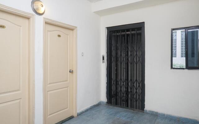 OYO 18497 Eiast Field Hotel