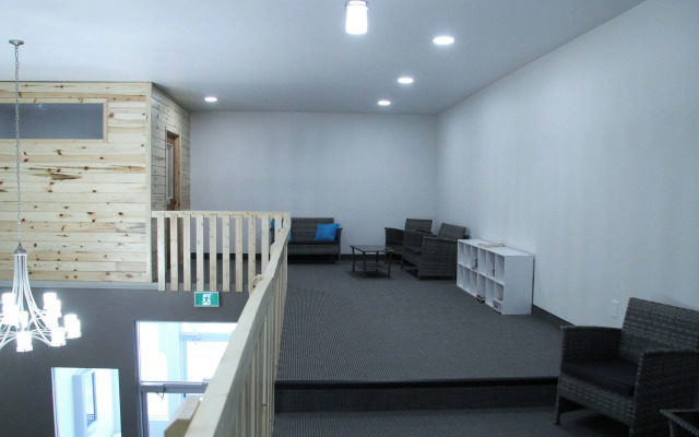 Roadhouse 52 Inn & Suites