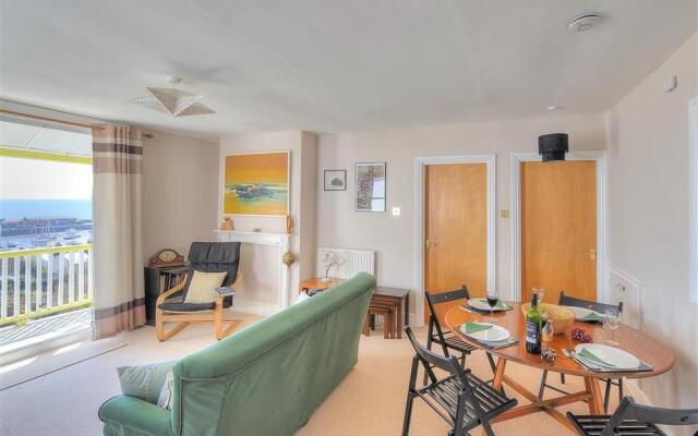 2 Harbour Heights