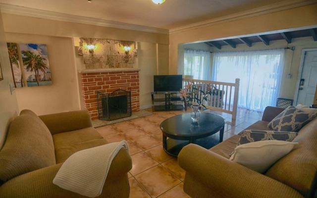 Spacious & Conveniently Located Miami Airport Home