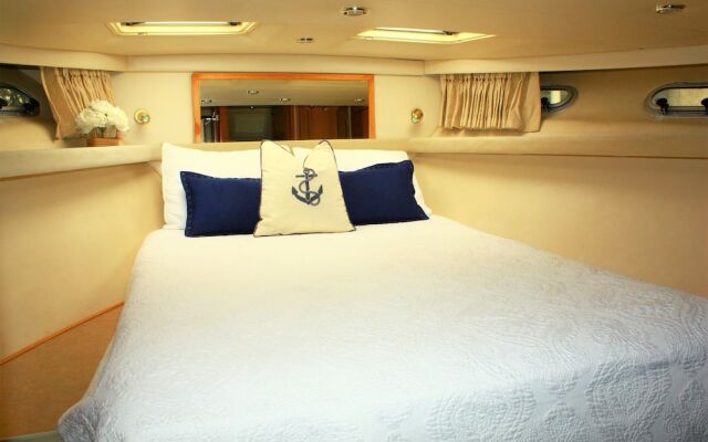 Dockside Boat & Bed Long Beach