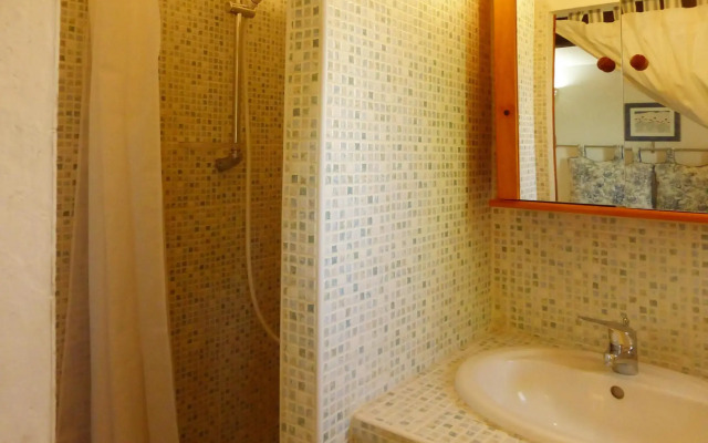 Holiday Cottage With Private Terrace, Bellegarde