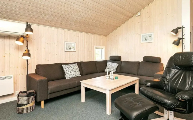 6 Person Holiday Home in Vaeggerlose