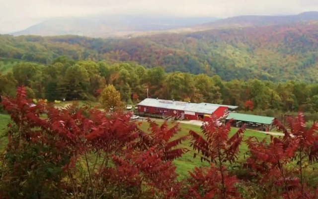 Mountainaire Inn and Log Cabins