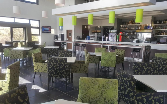 Luxury 2bed 2bath in a Secure golf estate.WIFI