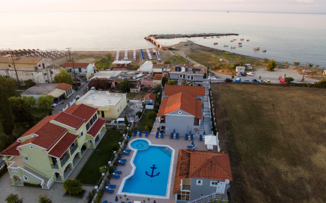 Makis Studios & Apartments