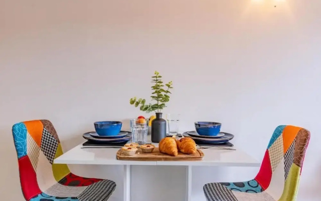 2br-sleeps6-wifi-smarttv-o2academy-ws87