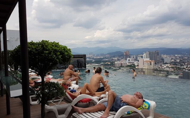 SkyBed Over The Sky Hostel