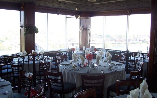 Holiday Inn Rosslyn @ Key Bridge