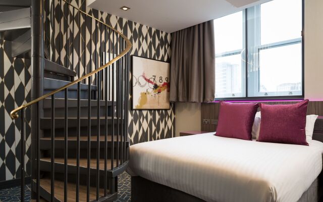 Roomzzz Manchester Victoria