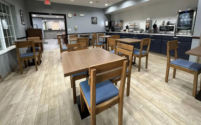 AmericInn by Wyndham Galesburg