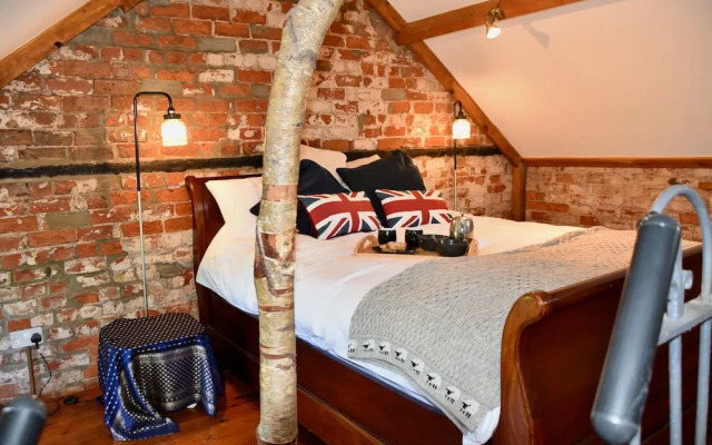 2-bed 18th Century Barn - Sleeps 6 - Pet Friendly