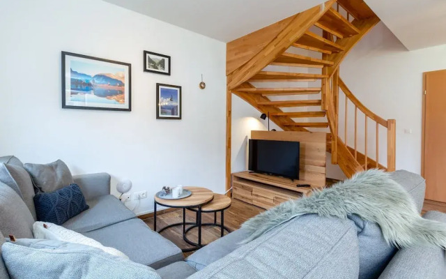 Luxury Chalet in Obertraun With Pool