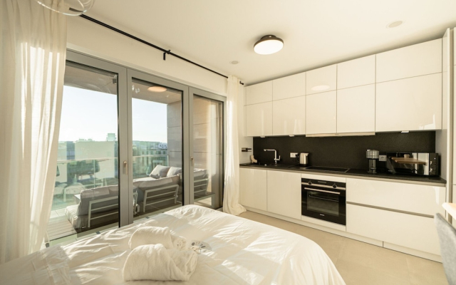 Classy Studio W Balcony Near Cloche Dor