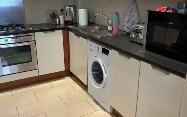 Modern Apt 3 Bedrooms Near Dundrum