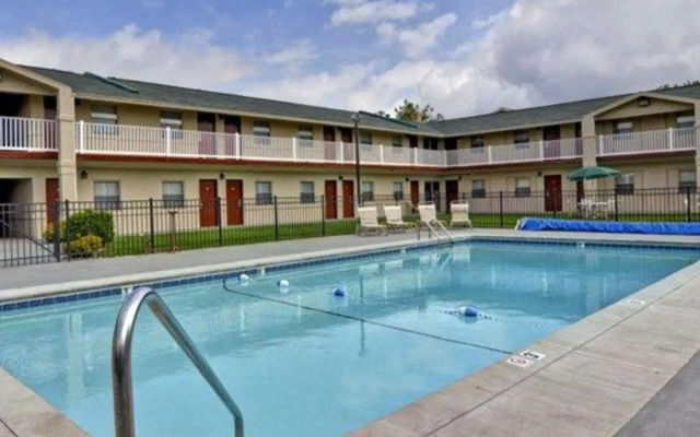 Quality Inn & Suites Big Rapids near University