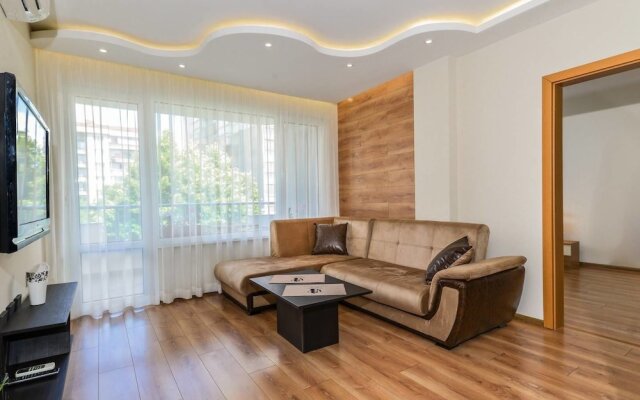 FM Deluxe 1-BDR Apartment with Parking - The M Place