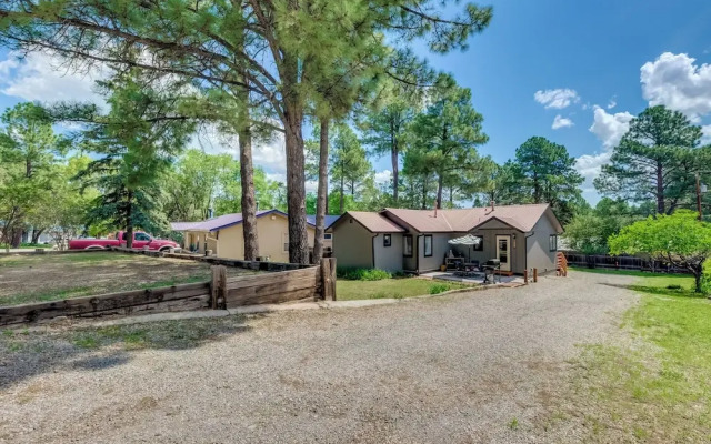 Ruidoso Home w/ Patio, Walk to Restaurants!