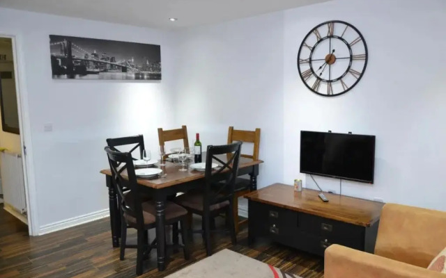 Convenient 3 Bedroom Home Fast Wi-Fi Free Parking