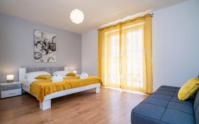 Luxurious Ivella by AULA