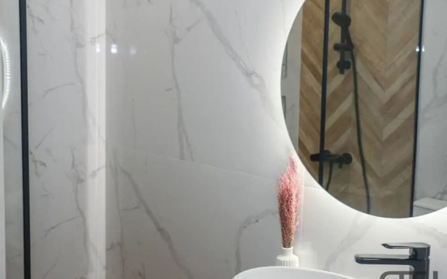 Luxury 80m2 Apartment With Balkony Downtown