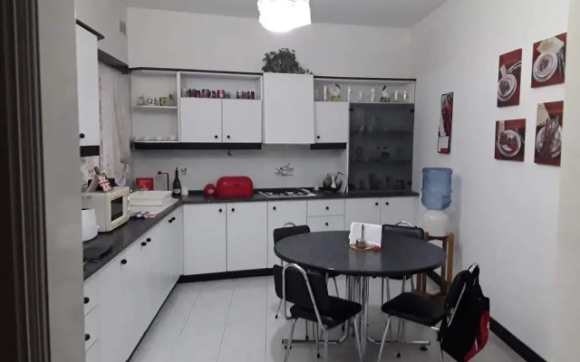 Room-very Bright Well Kept Apartment